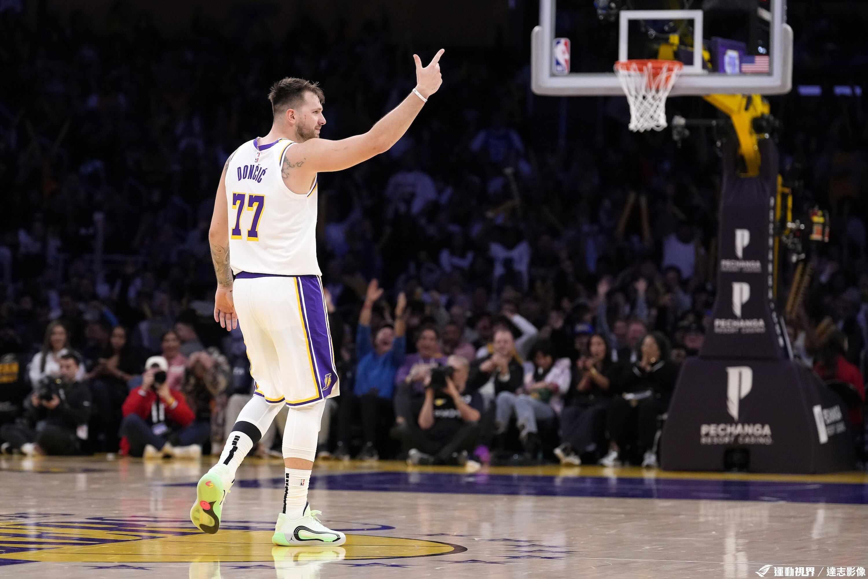 赛前体能课后，洛杉矶快船造点机会备战NBA总决赛，赛场秩序良好，更衣室氛围转暖的简单介绍