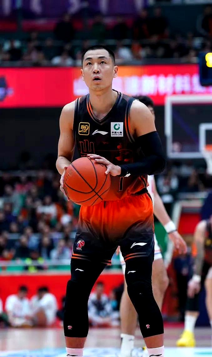 山东男篮发布备战花絮,赛前调整名单,足总杯任务艰巨,阵容厚度经受考验(广东男篮全名单及身高) 山东男篮发布备战花絮,赛前调整名单,足总杯任务艰巨,阵容厚度经受考验(广东男篮全名单及身高)