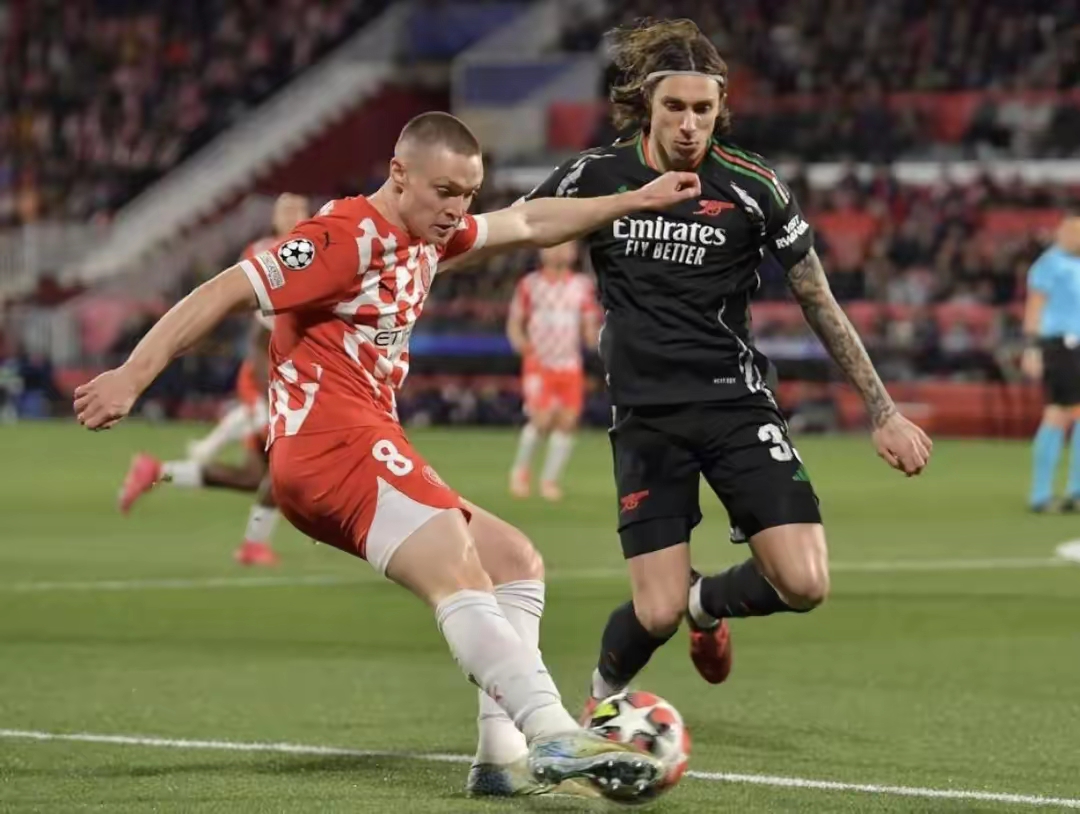 里程碑夜多伦多猛龙防线松动；欧联今晚刷纪录；气氛紧张；身体对抗强度拉满(多伦多猛龙队英语介绍)