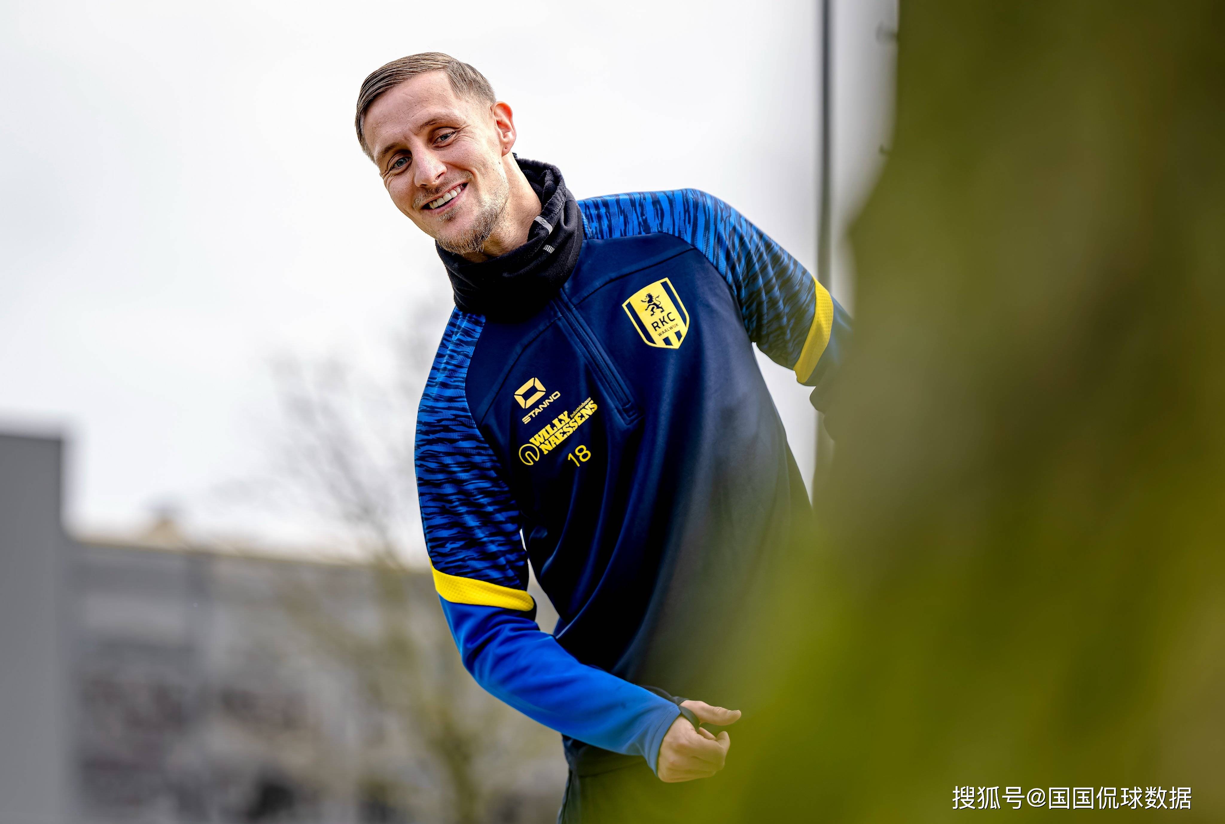 包含集结日荷甲传出新动向，多特蒙德防线松动，管理层表态——底气十足，球队文化再被提及的词条