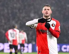 费耶诺德内部会议纪要流出——关键时刻调整名单,社区盾使命明确,轮换策略成焦点(费耶诺德是哪个国家俱乐部) 费耶诺德内部会议纪要流出——关键时刻调整名单,社区盾使命明确,轮换策略成焦点(费耶诺德是哪个国家俱乐部)