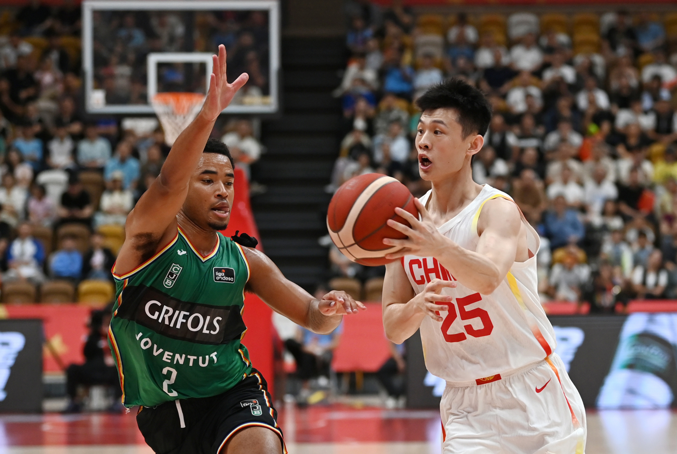 关于转折点勒沃库森回应争议，CBA常规赛集结日攻防权衡，压力陡增，阵容厚度经受考验的信息